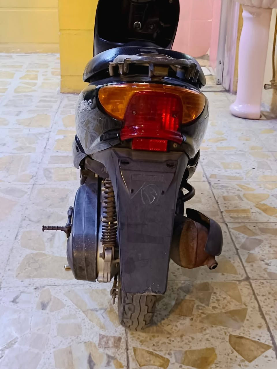 السلام عليكم دراجه عصفوريه ام التبريد نضيفه وكلشي شغال بيه السعر 350 المكان بغداد جميله رقم الهاتف ***********
