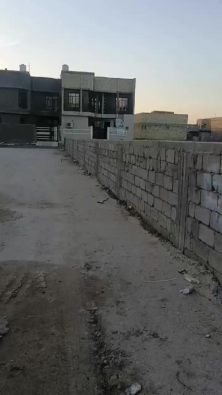 ​🏗️ فرصة استثمارية ذهبية في موقع استراتيجي
للبيع قطعة أرض بموقع استثنائي (طابو أسهم)، تتميز بمساحة واسعة وموقع حيوي يجعلها الخيار الأمثل للمشاريع الكبرى.
​📍 الموقع
​العنوان: شارع السفينة - مقابل جامعة الإمام الصادق (ع).
​المميزات الجغرافية: واجهة مباشرة على منطقة حيوية ونشطة.
​📐 تفاصيل العقار
​المساحة الكلية: 900 متر مربع.
​نوع السند: طابو أسهم.
​💡 الاستخدامات المقترحة
​بفضل الموقع المقابل للصرح الجامعي، تعتبر الأرض مثالية لإنشاء:
​أقسام داخلية (سكن طلابي).
​مجمعات تجارية (مولات أو أسواق).
​مواقع تجارية (مكاتب، شركات، أو مطاعم).
​📞 للاستفسار والتواصل
​للمزيد من المعلومات أو لترتيب زيارة للموقع، يرجى الاتصال على الأرقام التالية:
​***********
​***********
او مراسلت الصفحه :
