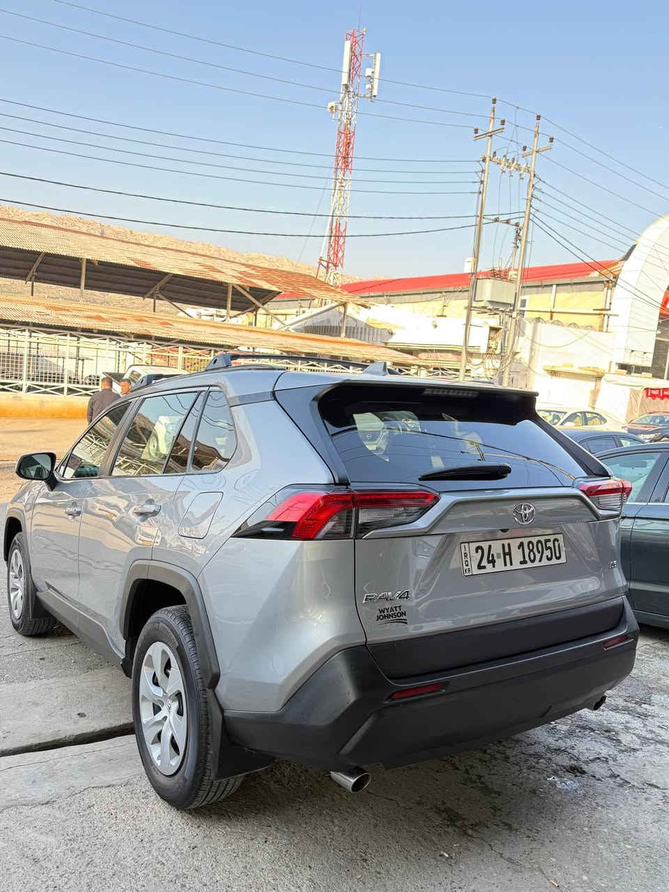 Rav4 LE 2021 
بدون صبخ بدون تبديل بس بيها تعديل بارد 
مواصفات LE ماشية 87 الف كير محرك كل شي بشرط
السعر 215 ورقة 
رقم السنوية جديد تحويل غرامة بشرط
***********☎️ دهوك, العراق

