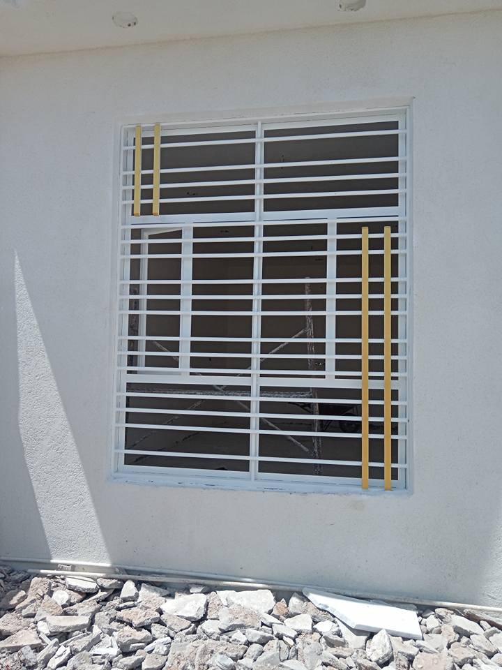 السلام عليكم صباغ شبابيك و بيبان و محجرات بنسب السعار التصال أو واتساب *********** رفع المنشور كلمت يا الله عمارة, ميسان
