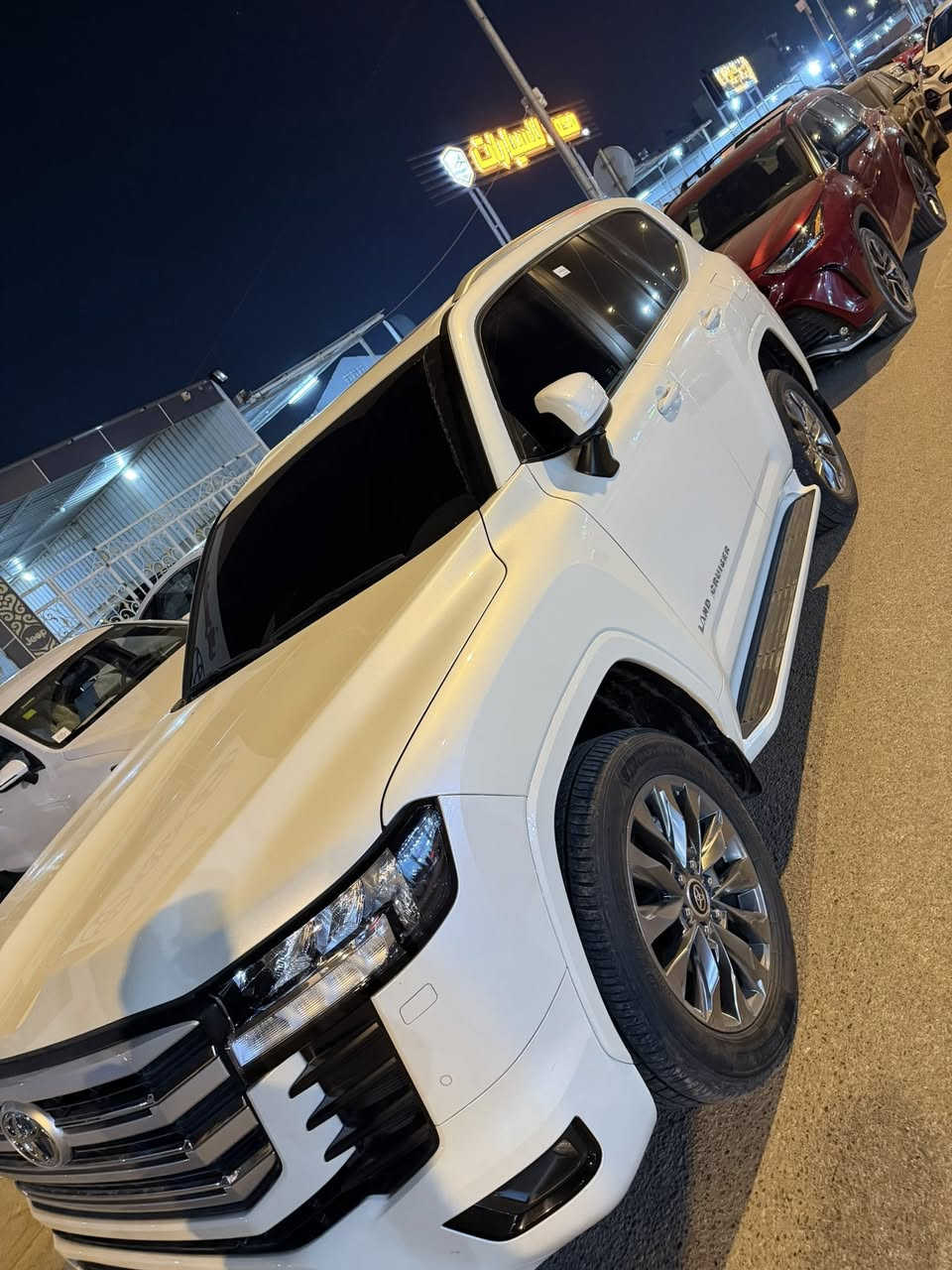 لاند كروز 2023 ساز اصل تون تيربو ماشيه 33 الف تضليل بسنويه مغلفه PPFكامل رقم بغداد السعر 730 وقابل للتفاوض سياره كلش جديده كفاله ***********
