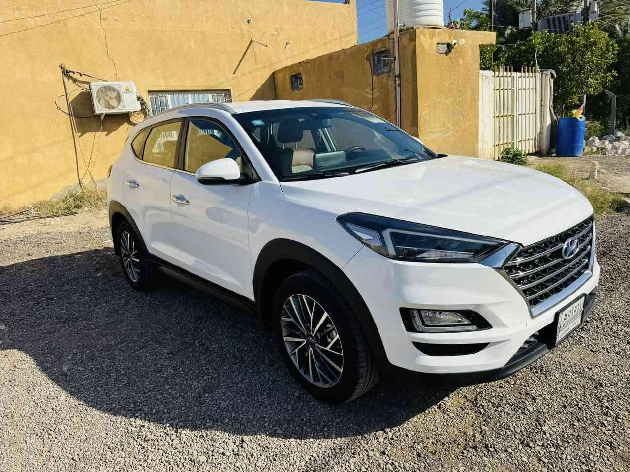 السلام عليكم للبيع توسان خليجي موديل 2019 خليجي مكفوله من الصبغ والضربه بيه شبر باب السايق بارد والباقي مكفوله فول مواصفات ماعدى الفتحه ماشيه 86الف السياره جديده ماناقصه اي شي رقم بغداد بسمي مكينه وكير حداديه مكفول السياره جديده احلى من الصوره السعر 205 وبيه مجال للاستفسار الاتصال بالرقم *********** مكانه بابل قرب سيطره الاثار
