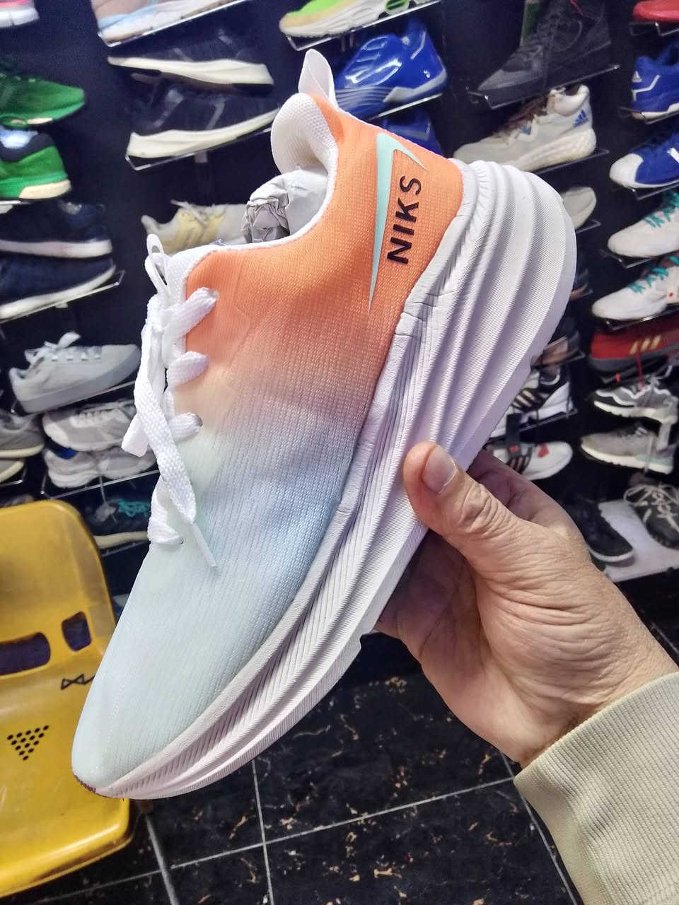 قطعه نايك كلش راقيه طرگه طبيه جدا مريحه لون راقي
تصميم عصري خفيفه بدون وزن
القياس..45
طول القدم 28.5سم
للحجز والاستفسار راسلنا واتس اب وماسنجر عله الرقم الموجود ***********ابو ايمن
