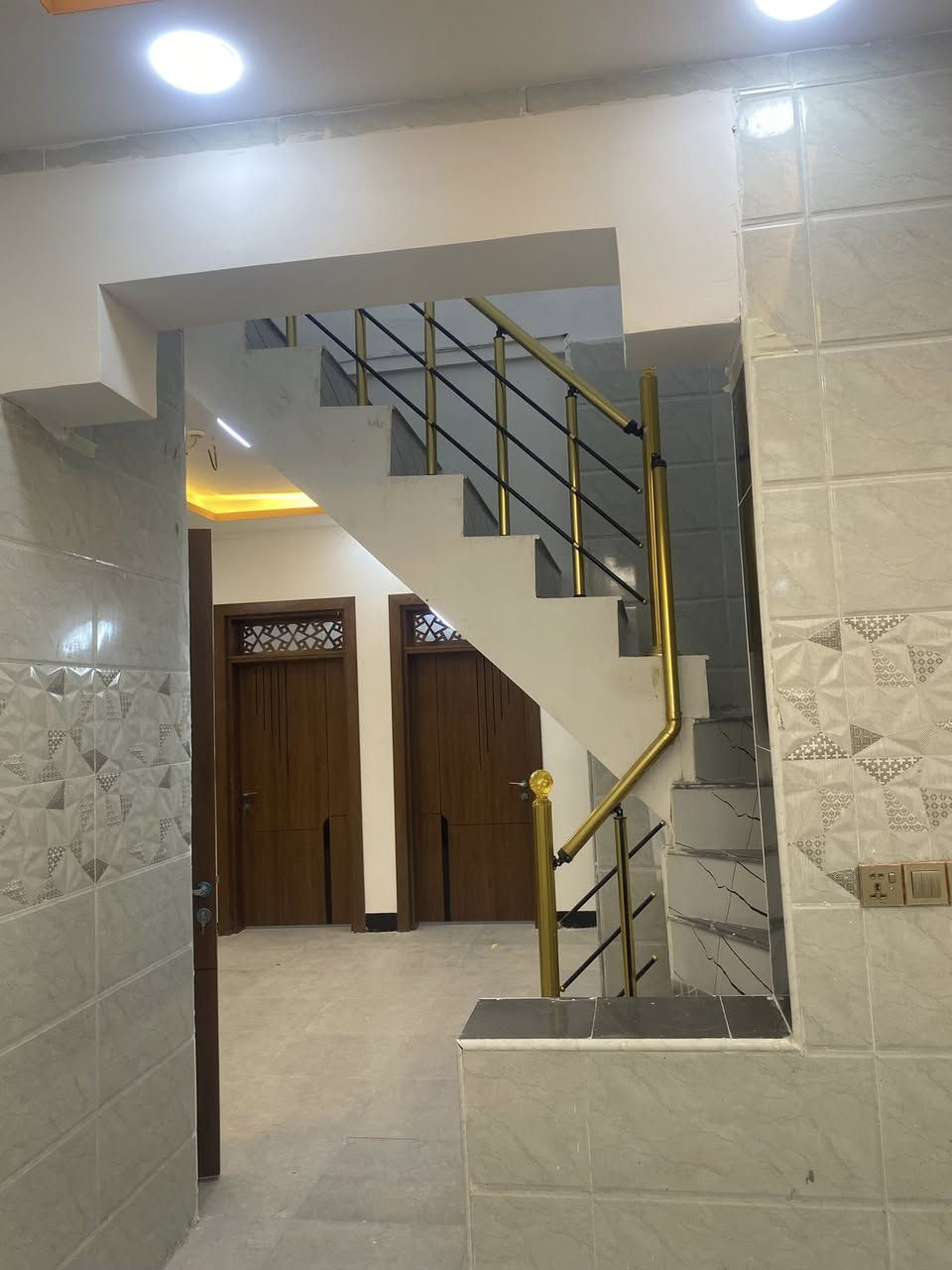 ⸻

📢 إعلان مهم – بناء الدور بالأقساط 🏗️

نعلن عن توفر خدمة بناء الدور السكنية بالأقساط
بأيدي كوادر هندسية وفنية مختصة، وباستخدام مواد بناء ذات جودة عالية.

🔹 المميزات:
 • بناء كامل (أساس، هيكل، تشطيبات حسب الاتفاق)
 • أقساط مريحة ومرنة
 • التزام بالمواصفات الهندسية
 • دقة بالمواعيد وجودة بالعمل
 • إمكانية التنفيذ حسب المخططات أو التصميم المطلوب

🔹 الشروط:
 • دفعة أولى متفق عليها
 • تقسيط باقي المبلغ على مراحل البناء

📞 للاستفسار والتواصل:
[رقم ***********]

📍 العمل داخل [النجف الأشرف / الضواحي ]

بناء مضمون… وجودة تستحق الثق
