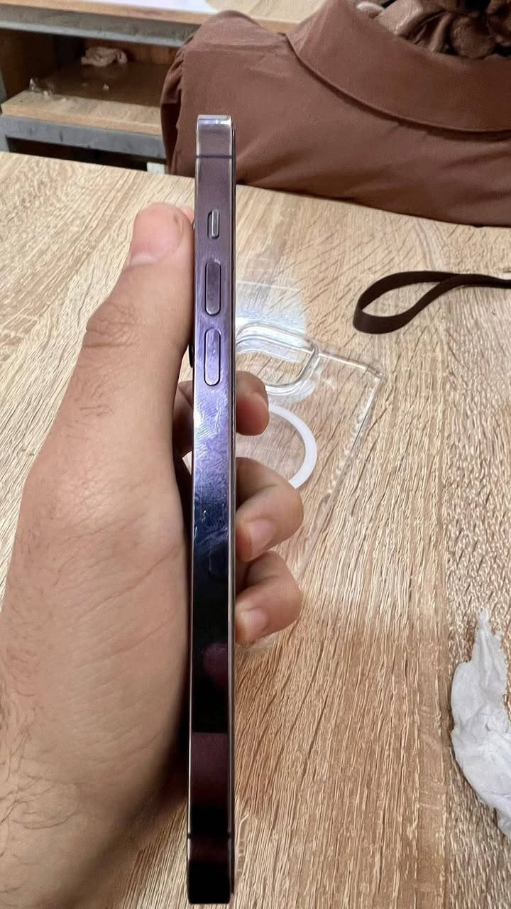 للبيع 14 pro max شرط ما مفتوح وتر بروف
جهاز بلادي شرط شخط مابي كامل ملحقات مع كارتونته 
بطاريه 83 
ذاكره 256
السعر 900 بي مجال مكاني صلاح الدين بيجي 
الهاتف ***********
