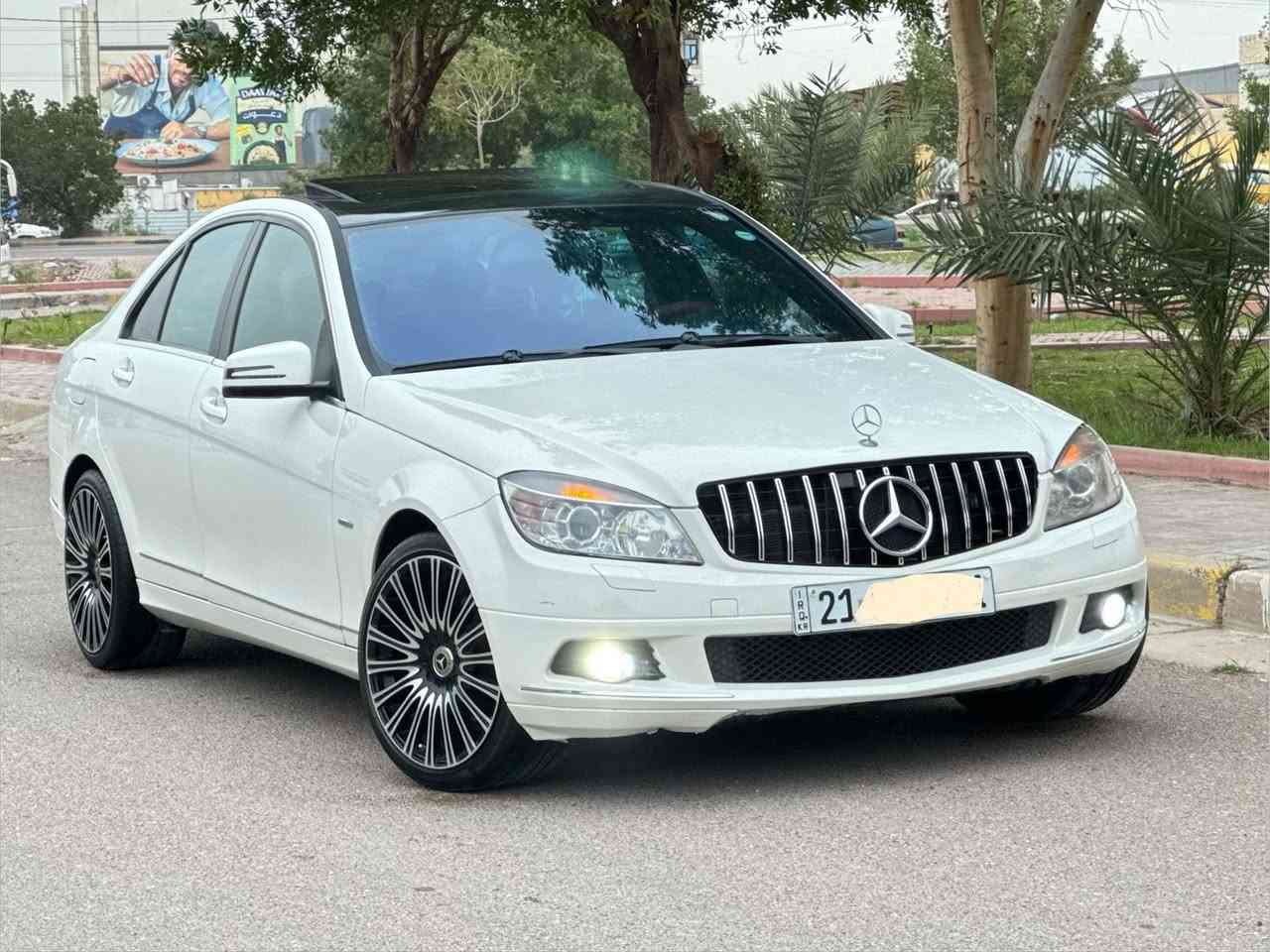 السلام عليكم للبيع فقط 

***********

مارسيدس c300 Amg 

موديل 2011

محرك v6 عقل فوك المرغوب

فول موصفات 

صبغ 3 قطع بدون دواخل 

كير مكينه كفالة 

مواصفات السيارة 

تعتيم تلقائي للمرآة الداخلية 

نظام تبريد +قطتعين منفصل تبريد ثلج 

أنارة قراءة أمامية 
حساس اضاءة
فتحه 
موس تحكم وسطي

لايتات زينون وعدسات 

كشنات جلد كهرباء مع تخزين ميموري 

ستيرن كهرباء 

تحكمات ستيرن 

داخل اسود سقف شامو

شاشه 
 
لايت زينون وعدسات 

حساسات مطر

وبيها بعد هواي مواصفات ماذكرتهن

رقم شمالي تحويل وكاله بشرط 

مكانه بغداد 

السعر 113 مع مجال
