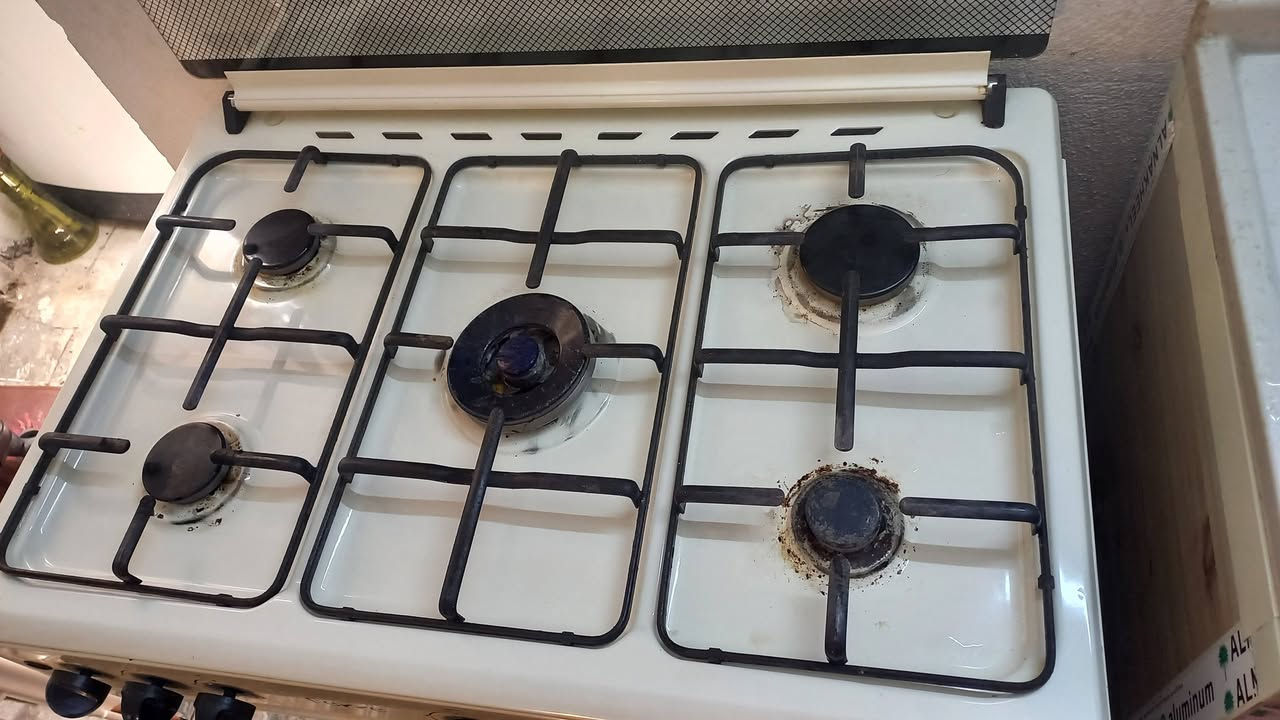 طباخ للبيع سعر ٢٥٠  وبي مجال بسيط كولش نظيف وشغال


**إذا كنت صاحب هذا الإعلان وتريد حذفه لأي سبب، رجاءا أرسل رسالة إلى الدعم الفني**