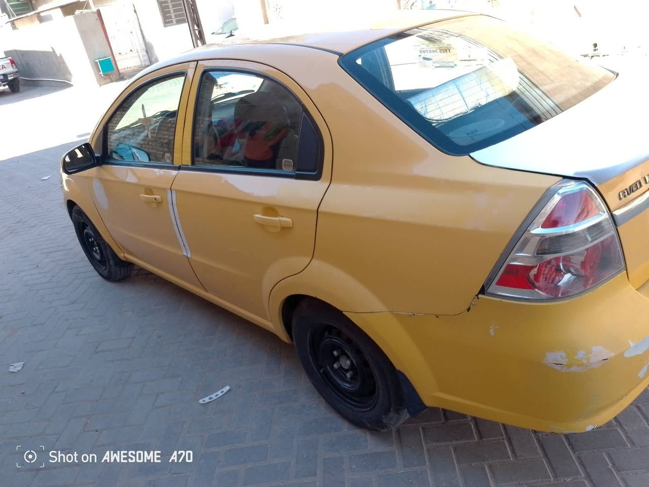 السلام عليكم
سيارة افيو موديل 2010

لا ضربة و لا صبغ فقط قطعه وحده البنيد مصبوغ جماليه + الهلالات الخلفية معمرة.....مكينة و كير لا تبخير و لا تنقيص .... حدادية أمامية و خليفه جديده تخم تاير .....تبريد تدفئة ويا السويج ....هزه جديدة ..

 رقم انكليزي بغداد .... السنوية لل 2030 .... شاشة كهربائيات كلها شغالة مصفره هيئة غرامات السعر 49 ورقة 

العنوان بغداد مدينة الصدر قطاع 4 

الهاتف : ***********
