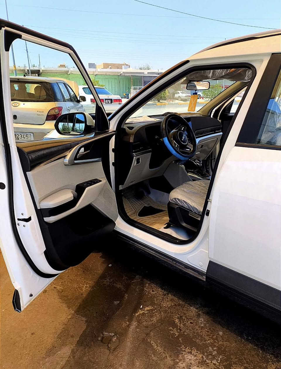 ✨لمعرفة السعر اكتب تعليق رقم 1  ويوصلك برسالة  💌

🚗 كيا كارينز 2023 الشكل الجديد شرط بعدها الكتلوكات والعدة بالسيلفون سيارة نظيفه جدا استخدام شخصي وراعيها صارف عليها هواي كشنات تغليف الارضيه مغلفه جلد اصلي
كامله من كلشي وبالعافية ع ياخذها 
✋ ملاحضة ✋ بيها صبغ قليل بين الباب والجاملغ فقط بدون دواخل نهائي 

⭐ جيل جديد من الأناقة والراحة العائلية
🗓️ الموديل: 2023 (خليجي)
⚙️ المحرك: 1.5 دبل نوزل – كير أوتوماتيك 8 سرعات
📌 العداد: 53 الف كيلومتر
📍 الأرقام: بغداد

🔹 أبرز المواصفات:
▫️ بصمة تشغيل + تشغيل عن بُعد
✨7 راكب 
▫️ مقاعد مخمل مع جلد فخم 3 صفوف 
▫️ تبريد 3 قطع مركزي 🥶❄️
▫️ إنارة أمامية وخلفية LED زينون
▫️ حساسات أمامية وخلفية وبالجوانب
▫️ مرايا كهربائية بإشارات جانبية
▫️ ستائر خلفية 
▫️أريل نفكيتر
▫️ شاشة أصلية مع كاميرا خلفية عالية الدقة دوارة 
▫️ عداد سرعة ديجيتال
▫️ كروز كنترول + تحكم كامل من المقود
▫️ إنارة داخلية LED 
▫️ أنظمة قيادة متعددة
▫️اوامر صوتية 
▫️مثبت سرعة 
▫️ويل فراشة 
▫️مري جانبية شفط كهربائي

مكان السيارة 📍 قضاء بلد 
رقم صاحب السيارة 

***********
