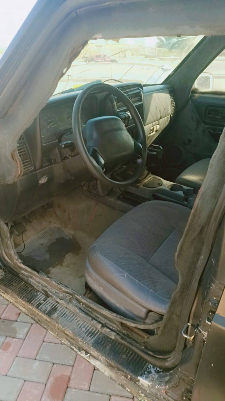 السلام عليكم بيع مستعجل شرط كير محرك كهربائيات تخم تاير صدر دبلات كلها كامله وجديده جيب ما مسجل ادوات السعر 15 مكان بيجي رقم الهاتف ***********
