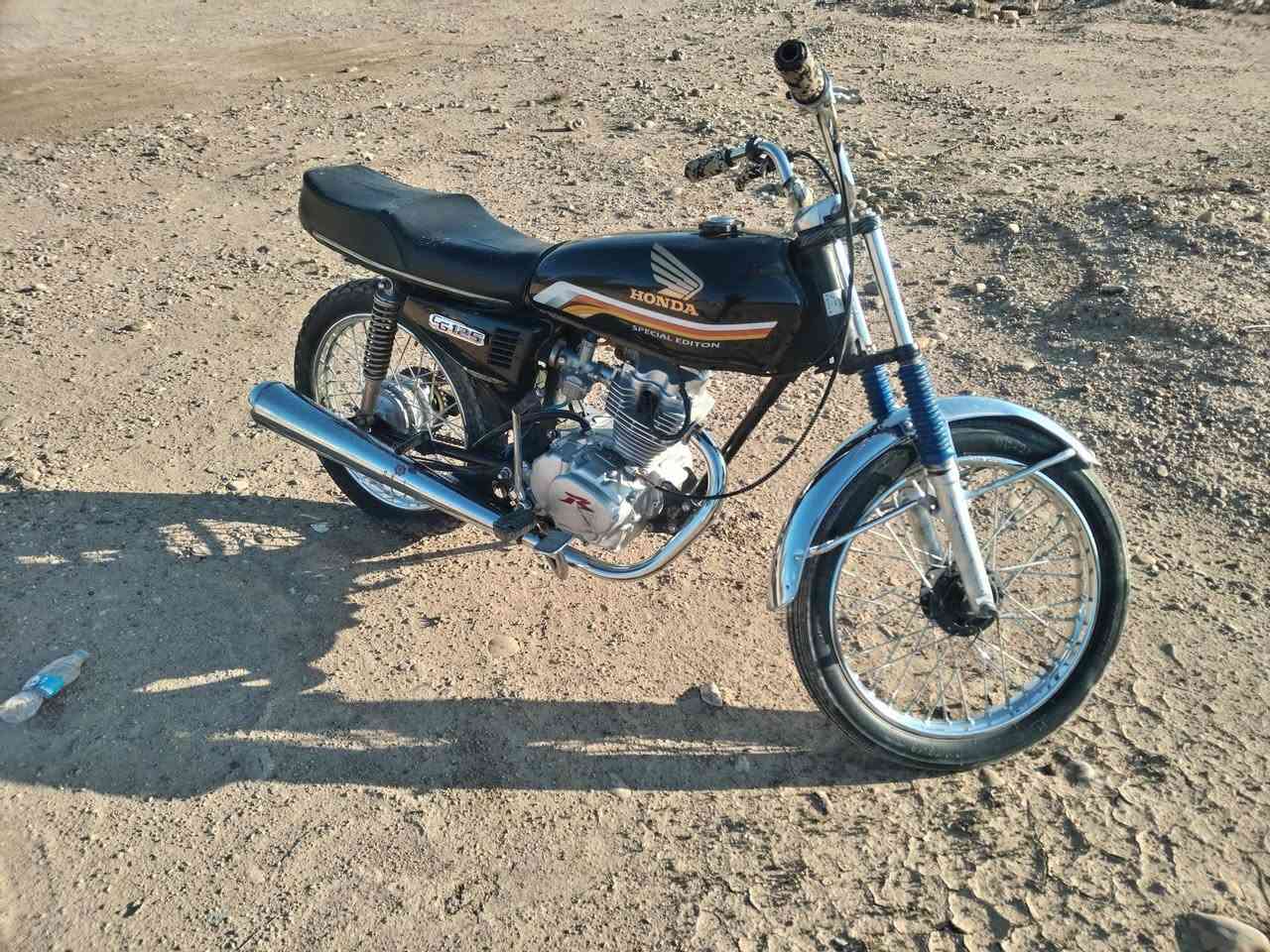 السلام علیکم
ماطور للبيع موديل 23 رابيدو  مفتوحه ابدل بس ولفات نشاطه فول  شلعه معدل  السعر 350 او مراوس ب ماطور حسب القناعه


**إذا كنت صاحب هذا الإعلان وتريد حذفه لأي سبب، رجاءا أرسل رسالة إلى الدعم الفني**