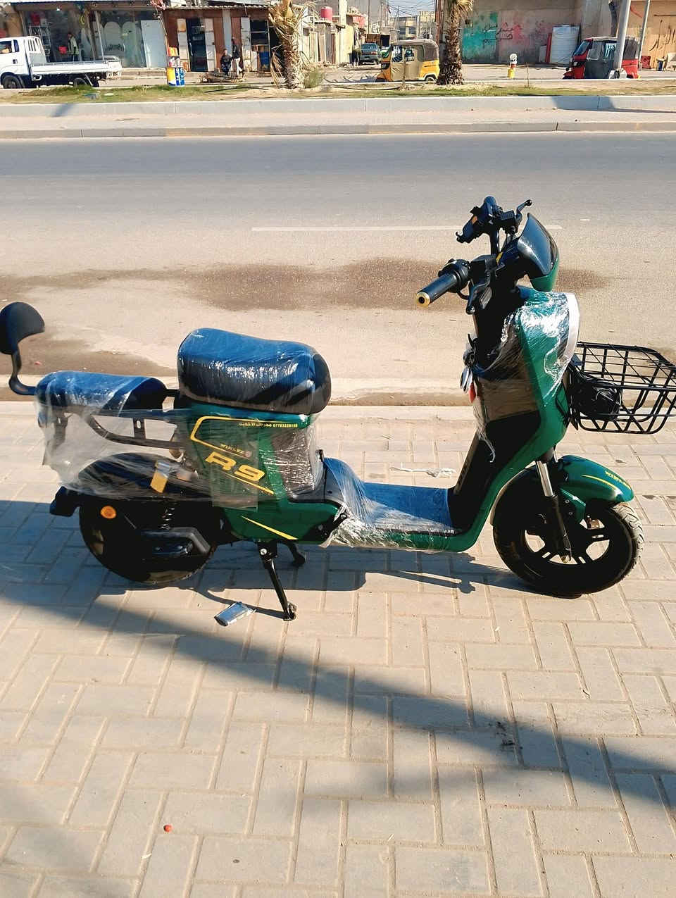 سلام وعليكم R9للبيع. 32أمبير مديل2026 توه مطلعها من ألوكيل وصلها موجود سبب لبيع محتاج فلوسها بطاريات ع فحص. شاشه ذكيه
كهربائيات كلها شغاله 
نضام ال N
نضام ال R
سماعه بلوتوث 
تايرات جدد 
اشاير 
رباعيه
سكنات زرك 
حساسات حمر رماش 
 ***********
