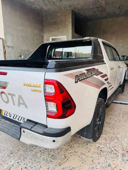 السلام عليكم 
بيكم هايلوكس موديل 2024 كويتي V6
ماشيه 40 رقم شمالي باسمي تحويل ثاني يوم
بيهه تكحيل بل جاملغ الايمن الامامي وموضح بصور 
مكان السياره الفلوجه 
السعر 38500$ وبيهه مجال 
***********
