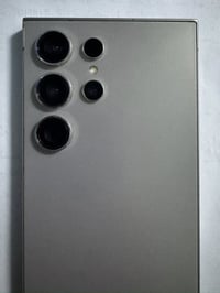 جهاز سامسونك S24 الترا للبيع ..  (نسخة الشرق الاوسط ، نظيف جداً ، بذاك...