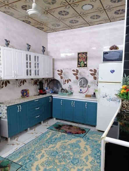 السلام عليكم
للإيجار المساحه 100م يحتوي على 
/غرفة/صاله/مطبخ/استقبال/صحيات داخل وخارج
#العنوان مقابل قريه الغدير _شارع المطحنه ثالث فرع يبعد عن الشارع العام 500م كلشي متوفر وقريب عالبيت
الإيجار قفل 250 الشهر 
استفسار اكثر الاتصال عالرقم
***********
