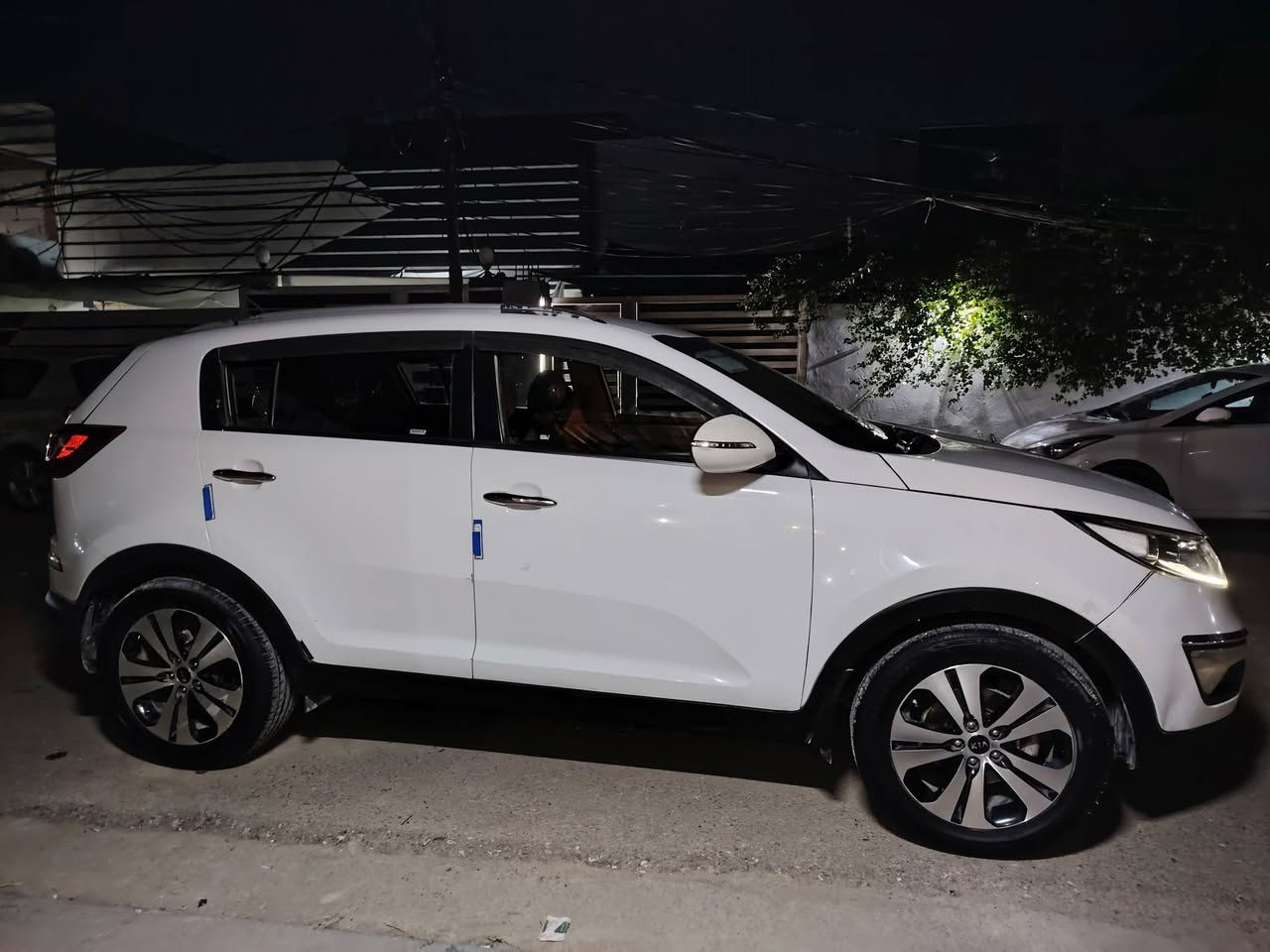 السلام عليكم ورحمة الله وبركاته
كيا سبورتج ٢٠١٤ لون ابيض رقم نجف ماشية ١٦٤ الف
بارد بسمي عنواني نجف جاهزة وجديدة كلش وكل التفاصيل بالصور
السعر ١٤٧ ورقة وحياكم الله 
***********
