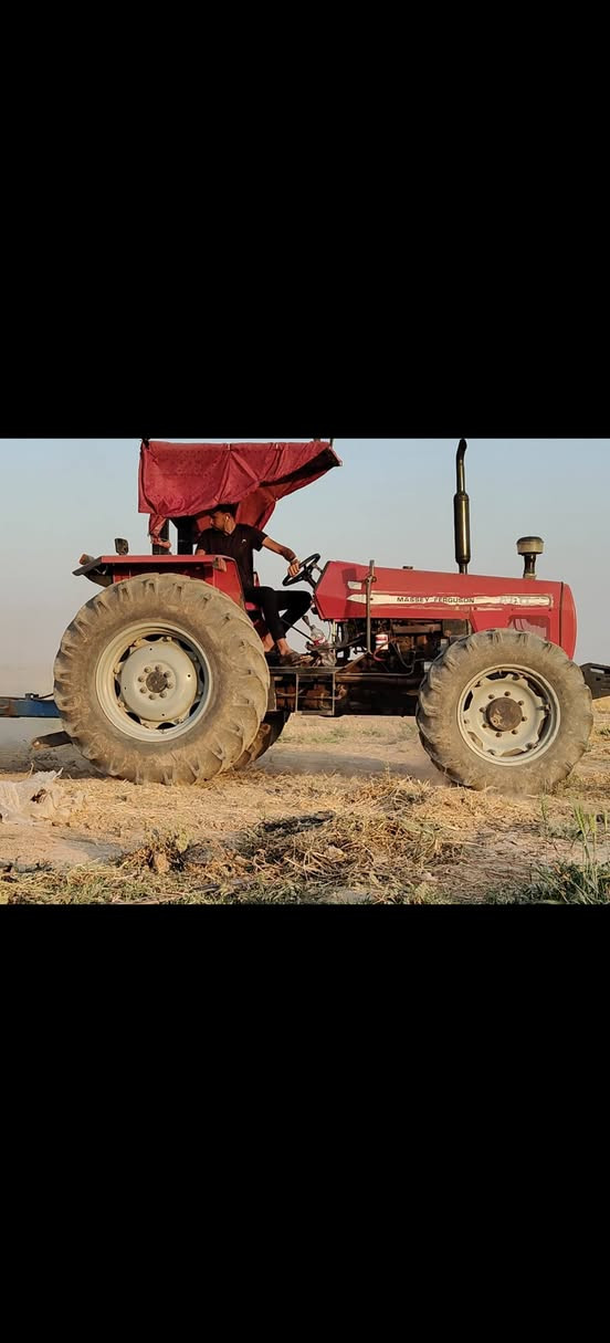 سلام عليكم... للبيع مگينه نووع برازيلي  حجم 440.موديل 2006.المكينه كتاب شركه مدون رقم المكينه مجفته قبل شهر ولباقي گله شركه هيه ومعداته خرماشه +فدان ثلاثي حجم 12+هولدر قبل فتره اخذته ول شراي يتصل مگلف بل نشر ***********///***********...مكان. دوز
