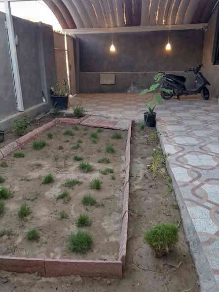 بيت بناء حديث درجة أولى للبيع السعر 155 مليون المساحه 250 متر بالبكرلي الثالثة قرب قاعة الحديد ومحطة البانزين الجديدة  يقع على شارع عرضه 10 أمتار قرب خط كيات البكرلي خدمات كامله ماء اساله وكهرباء ومجاري وقريب عالتبليط جدا يحتوي على ثلاثة غرف نوم وصاله ومطبخ حار بارد وهول كبير جدا ومجمع صحيات داخليه وصحيات خارجية وحديقه وكراج سيارة عالي عن الشارع البيت مربوط مجاري بناء طابوق جمهوري سند 25 طابو زراعي تحويل مباشر باسم المشتري للاستفسار ***********
