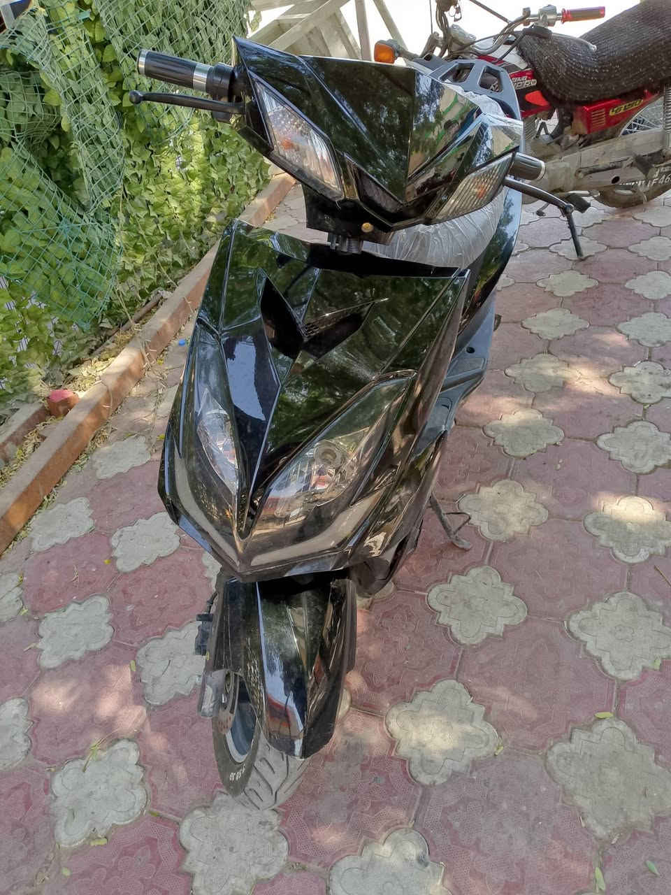 سلام عليكم دراجه شحن للبيع  
كل عيب مابي نضيف گبل 20 يوم خليت بطاريات جديد عل دراجه
سعر 500 وبي مجال بسيط
رقم ***********
