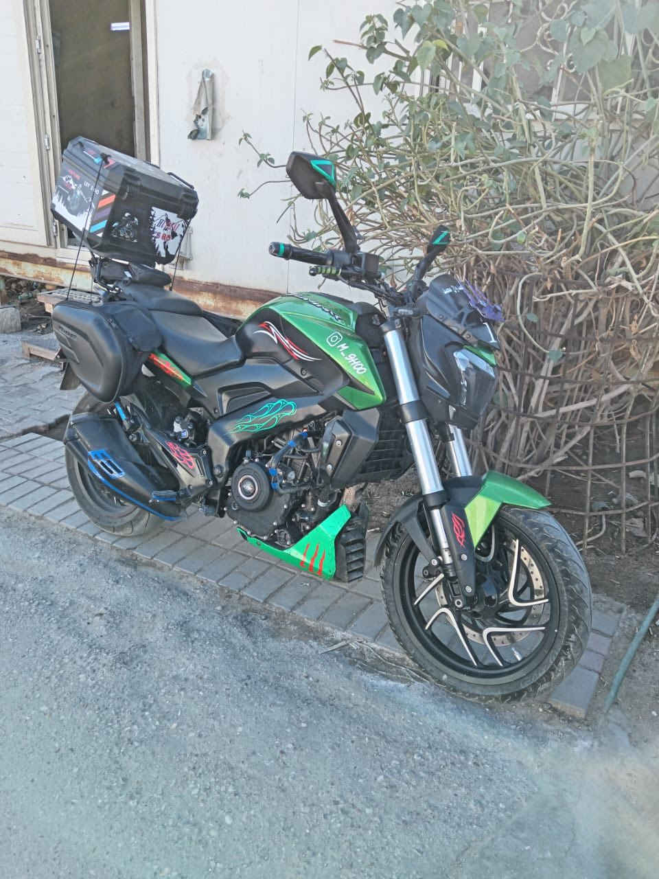 السلام عليكم هاي دراجة من شركة باجاج اسمها دومينار 400 مكينتها 400 رقمها بصرة باسمي مكينتها مفتوحة والغراض شاد من الوكاله وعندي صور إذا تريد تتاكد شلعتها صلوات على محمد الدراجة 6 نمر وهم تگدر تسافر بيها محافظات سعرها 3,000,000 ملايين وبي مجال للاستفسار :*********** واتساب
