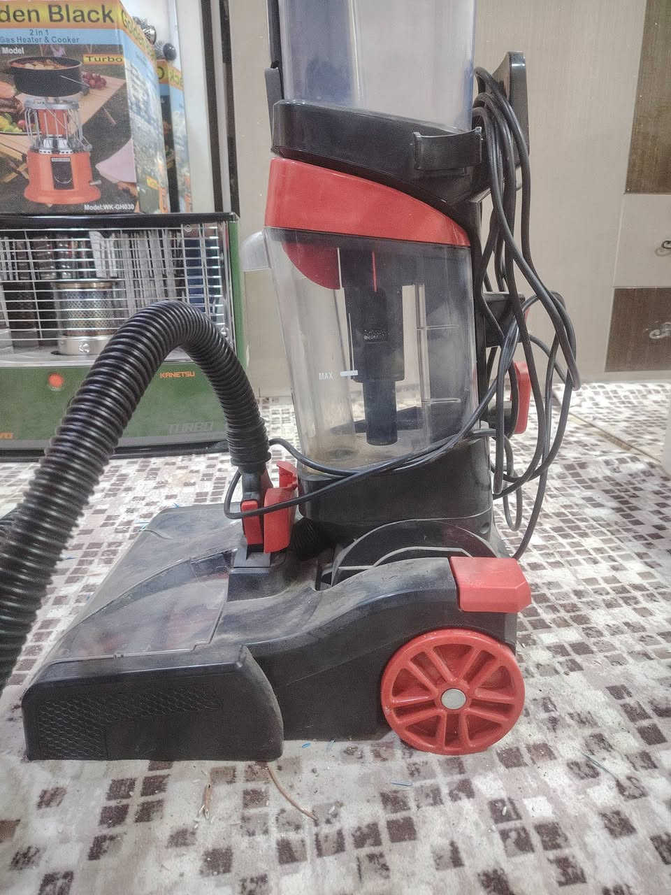 السلام عليكم مكنسه كهربائي للبيع مشتغل مره واحد فقط مكنسه تنضيف القنفات والفرشات سعر125 مكان كركوك***********
