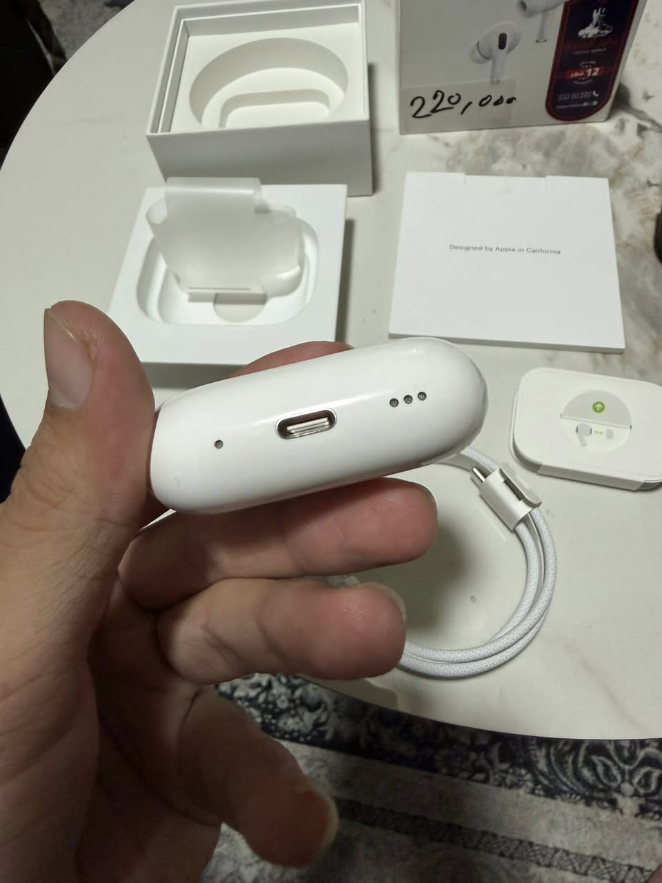 ايربود pro2
تايبسي شحن لاسلكي كامل ملحقات
استخدام شهرين تقريبا
من عالم القلعه داخل الضمان بعدها 
بيع 190 
سعر الجديد 245الف
بغداد كراده ***********
