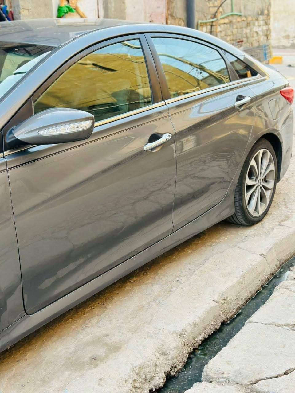 الموديل المرغوب بسعر مناسب جدا
سوناتا موديل 2014 
محرك 2400
فول مواصفات ما عدا البانوراما
بصمة 
شاشة كامره
تبريد
وضعيات قيادة
بصمة ابواب
اشاير بالمري
شفتات بالستيرن
مانع انزلاق 
كير اوتماتيك +عادي
كشنات كهربائي 
كشنات تدفه تبريد
تخم تاير جديد+ تايرات رياضية+كزوزين
هزه توهه داخله 
رقم نكليزي
سنوية لنهاية 2027
ماشية 121 الف
السيارة مكفوله من  اي قطعة تبديل 
حادثهه فقط بنيد تقريبا شبر منه 
بدون ايرباكات بدون دواخل
السيارة تحتوي منظومة غاز 
سونار موجود وي الصور 
تجي تفحص وشوف 
السيارة باسمي تحويل مباشر ثاني يوم من الشراء 
مكان السيارة ذي قار سوق الشيوخ
للاستفسار ***********
