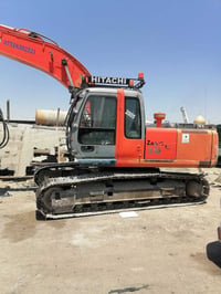 هیتاشی 210 • ٢٠٠٥ • بدون نقار