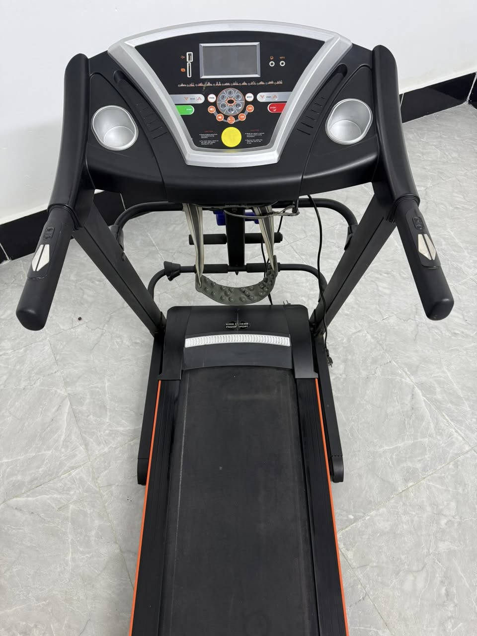 جهاز جري جبلي دبل ماطور يتحمل وزن 150كلش نضيف أخو الجديد فول مواصفات 
وبيه جهاز رجاج لتكسير الشحوم(البطن  او  الرداف)
مفتاح الأمان  والتشغيل 
شاشه 
سرعته 160 
مانع صدمات 
تحديد الجهد ونبضلت القلب
الوقت 
السرعة 
المسافة  المقطوعة 
 والاواكس mp3
 هواي بي شغلات  
250 وبي مجال بصيط


**إذا كنت صاحب هذا الإعلان وتريد حذفه لأي سبب، رجاءا أرسل رسالة إلى الدعم الفني**