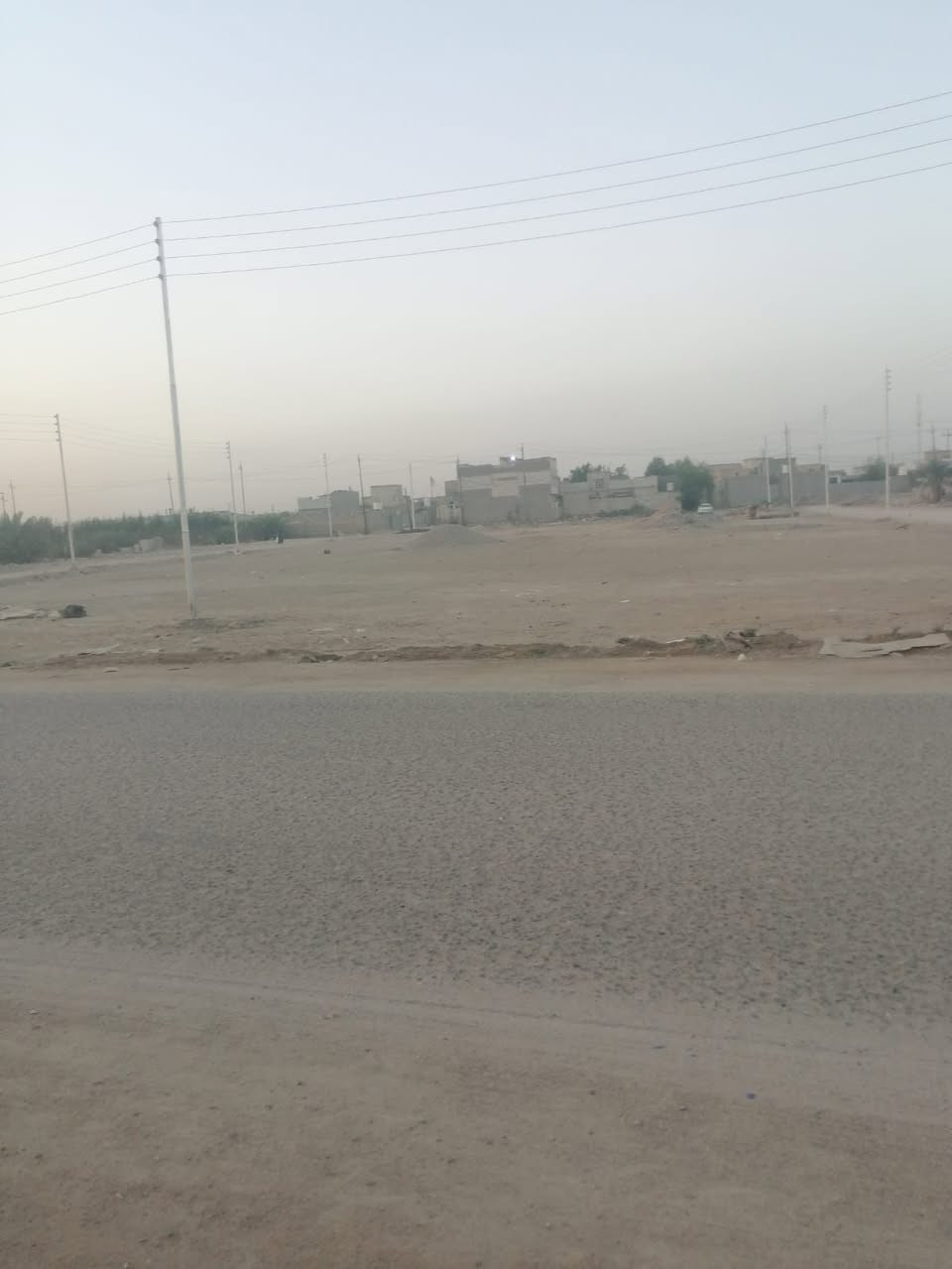 السلام عليكم قطع للبيع قرب سيد خضير مساحت القطع ميتين عل شارع العام يتوفر ماي كرهباء قرب صيدليت الودق***********
