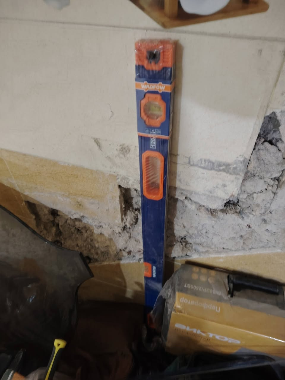 سلام عليكم غراض جديد للبيع
-بلور هواء انجيكو الأصلي سعره 35 الف

2-كبان اصلي طول 120سم سعره 30 الف

 3-دريل همر روسي ماركة فيكتور تثقيب وتقشير وتفليش

ياخذ براين من 13 ملم الى 40 ملم ملف نحاس 2500  واط 4000 دورة في الدقيقة دريل قوي جدا سعره 150

4-ماكنه لحيم 950A ماركه بوش المانيه تشتغل ع اي نقطه بلبيت تسحب 6 امبير 140الف

وبيهن مجال👍🏻

***********
