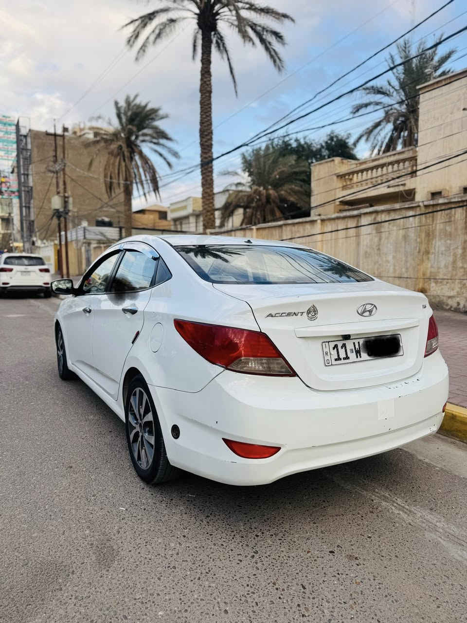 سلام عليكم 
اكسنت موديل 2015 خليجي
فول موصفات فتحه تحكم ستيرن شاشه كامره 
رقم بغداد دولي مشروع وطني 
سياره كفاله لا صبغ لاتبديل 
محركً1600قطرتين 
سياره جاهزه ومال جناي كل نقص مابيه 
السعر ١١٤ وبيه مجال للشراي 
اي ستفسار اكثر اتصل ***********
#مكان سياره كربلاء
