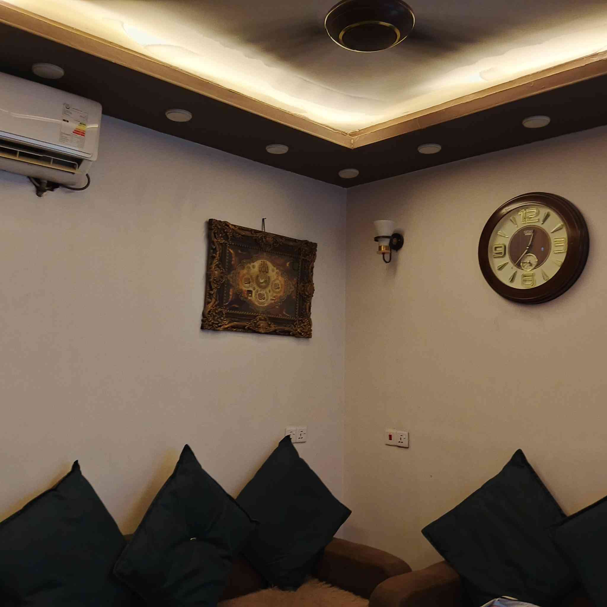 بيت للبيع سند 25طابو زراعي في سبع ابكار بشارع مشتل عايد اول فرع قريب علئ شارع العام جدا مساحة البيت 70متر واقع حال 75 واجهة 5 نزال 14 يتكون البيت
عدد الغرف 5 
عدد طوابق 3  
الغرف علئ الوجه مساحتهة 5 في 4
الغرف الصغيرة 3في 4
يوجد مدخلين للبيت
طابق الارضي يحتوي علئ ستقبال ومطبخ وغرفة نوم وحمام وترك
طابق الثاني غرفتان نوم وحمام
طابق ثالث غرفتان نوم وحمام
وبيتونة وسطحين بيت بناء حديث  بناء سنة 2021 للاستفسار اكثر اتصل علئ رقم  ***********
بيت للبيع سند 25طابو زراعي في سبع ابكار بشارع مشتل عايد اول فرع قريب علئ شارع العام جدا مساحة البيت 70متر واقع حال 75 واجهة 5 نزال 14 يتكون البيت
