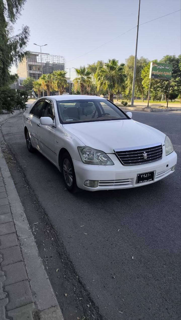 سپی ناو زەرد ١٨٢
بەس شوێن موسەکانی بۆیاخە
سەیارەکە هی ماڵەوەیە
هایدرۆلیک و ڕۆنی تازە گۆڕاوە 
تایەی تازەیەو خۆم هەر چواریم گۆڕیوە
فۆڕمیگاو دەکتەکانیم گۆڕیوە
مەسرەفی نیە
شوێن کەلار
٦٢ و مەجال
***********
