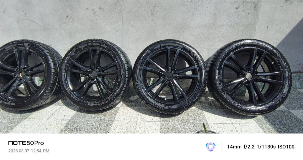 تخم تاير
حجم الويل ١٨ 
18/45/235
للبيع 
السعر ٤٠٠ دولار وبيهن مجال 
رقم ***********
