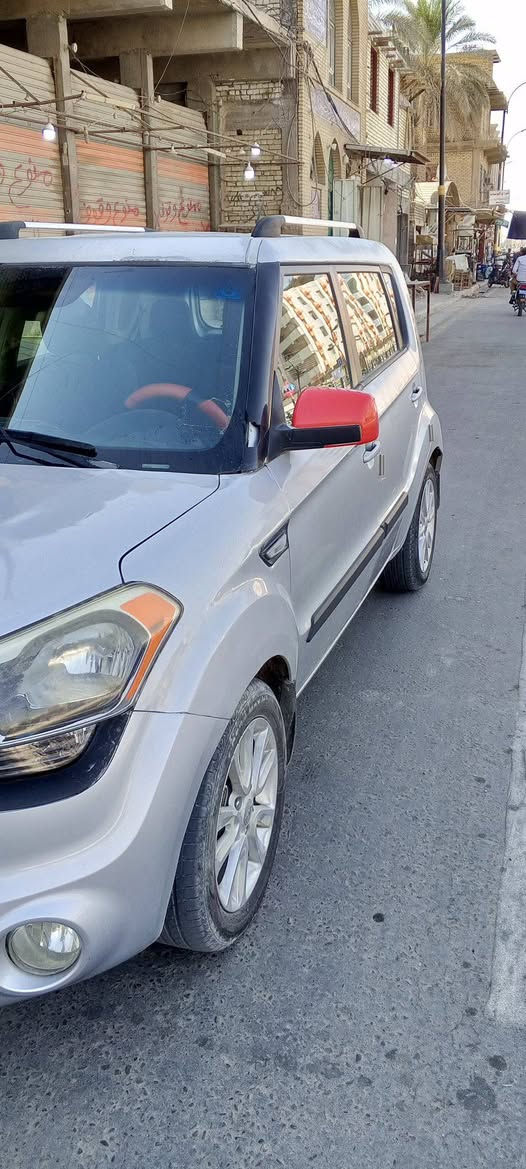 كيا صول 2013 وارد امريكي 
  رقم بابل انكليزي محرك 1600
      ماشيه 116
  مواصفات عاديه تحكمات 
 ويل كب ارضيه مغلف جلد 
سعرها 85 بيه مجال 
مكان كربلاء/ الحر 
***********
سونار بالصور
