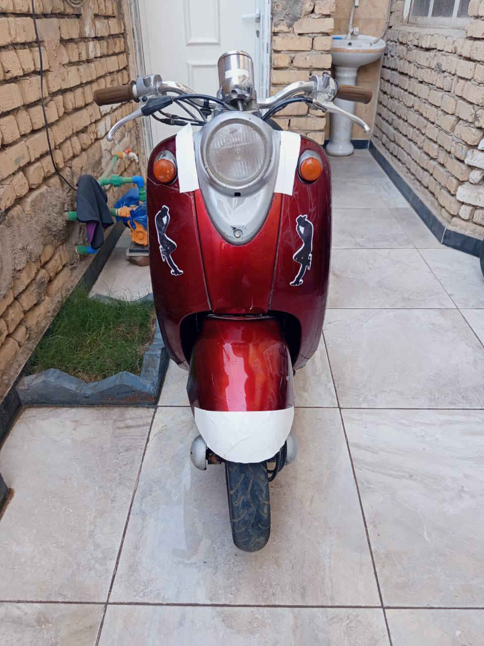 دراجه مصريه كلش نضيفه مكينه برغي ما مفتوح بيها سلف هندر كهربائيات كل شغال سعر 250 وبينه مجال عنوان ناصريه مركز ***********
