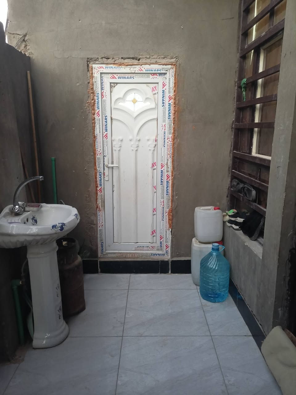 دار 100م للبيع
دار 100م للبيع غرفة وصاله ومطبخ واستقبال وتخاريج

 داخليه وخارجيه بناء بلوك الأساس صب كونكريت السقف

صب كونكريت بناء درجه أولى للبيع البراكيه شارع المطار

 القديم مقابيل مركز ابوسلطان للعنايه بسيارات السعر 

(  35) وبيه مجال لشراي اتصال  ‏‪0781 482 8767‬‏
