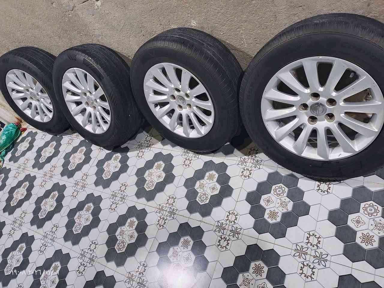 السلام عليكم ورحمه الله وبركاته
شباب ويل وتاير حجم 18 مكفولات من الكسر والعواج جيب شد.   مكاني كوت مركز الاتصال ***********
