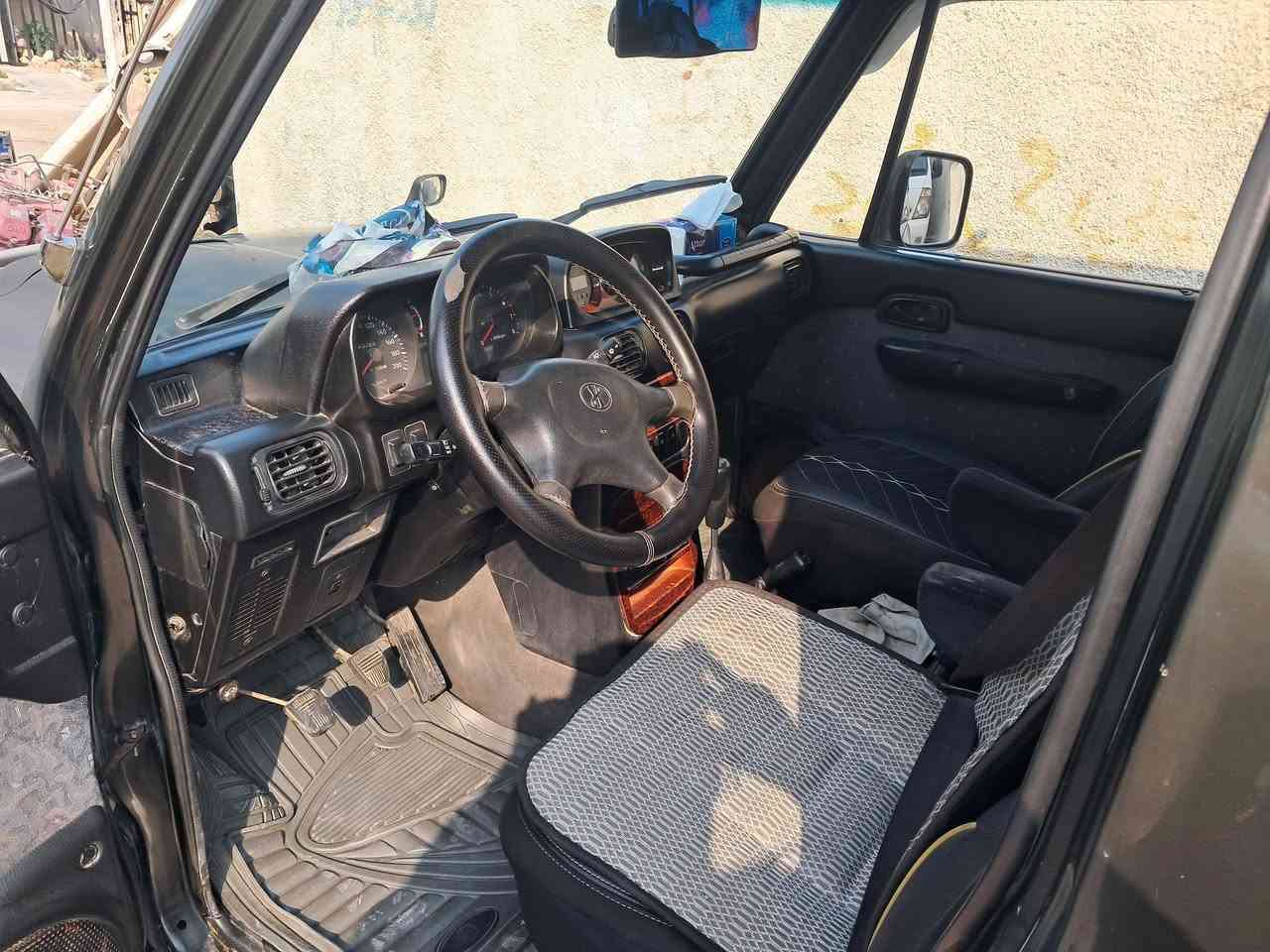 كالوبر تك باب موديل ٩٨ رقم بغداد بأسمي محرك 6v3000 كير عادي لوكير شغال تخم تاير جديد  محرك لاتنقيص ولا تبخير سيارة جاهزة حدادية جيدة السعر من الاخير ٧٠$ مكان السيارة بغداد اي استفسار ***********
