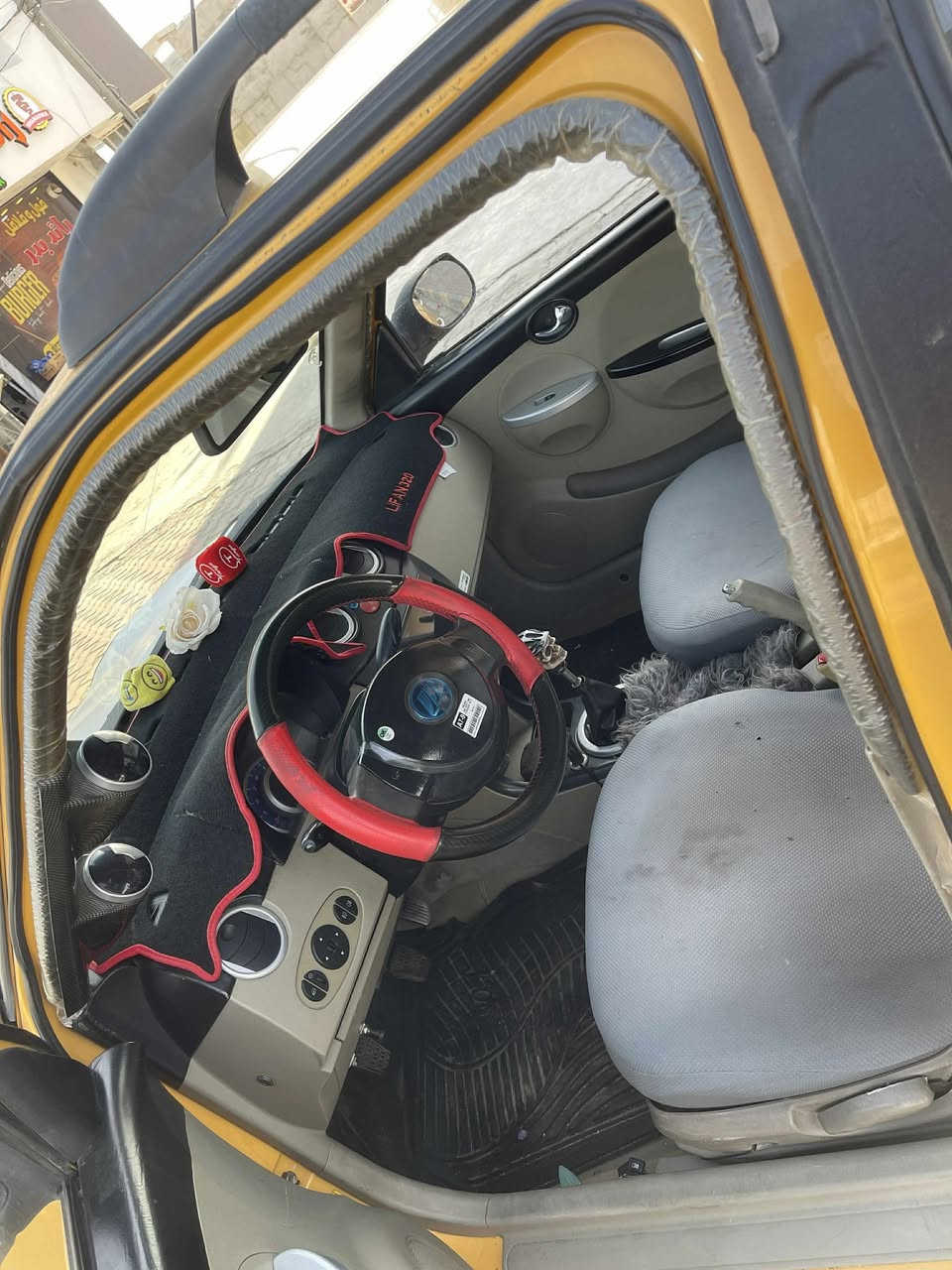 عرضيها هل مره 28 بيها مجال هيه عليها سنه او غرمات 100 الف عليها بيها مجال بصيط ‭0787 860 6000‬
