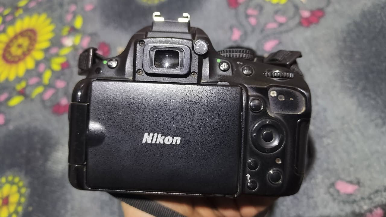 السلام عليكم للبيع نيكون دي 5100
وياهه شاحنه وكيبل نقل صور وجنطه
ورام 16كيكا 

مكاني بصره  السعر 225وبيهه مجال قليل 

للستفسار ***********
