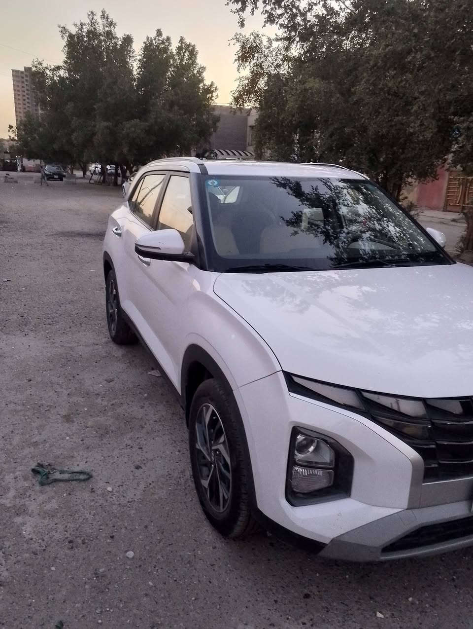 السلام عليكم هو نداي كريتا موديل 2023رقم بغداد مكان السياره البياع او حي العدل رقم ***********السعر155 بها مجال قليل
