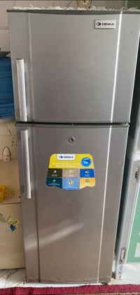 ثلاجة • شغالة • ما عليها شي