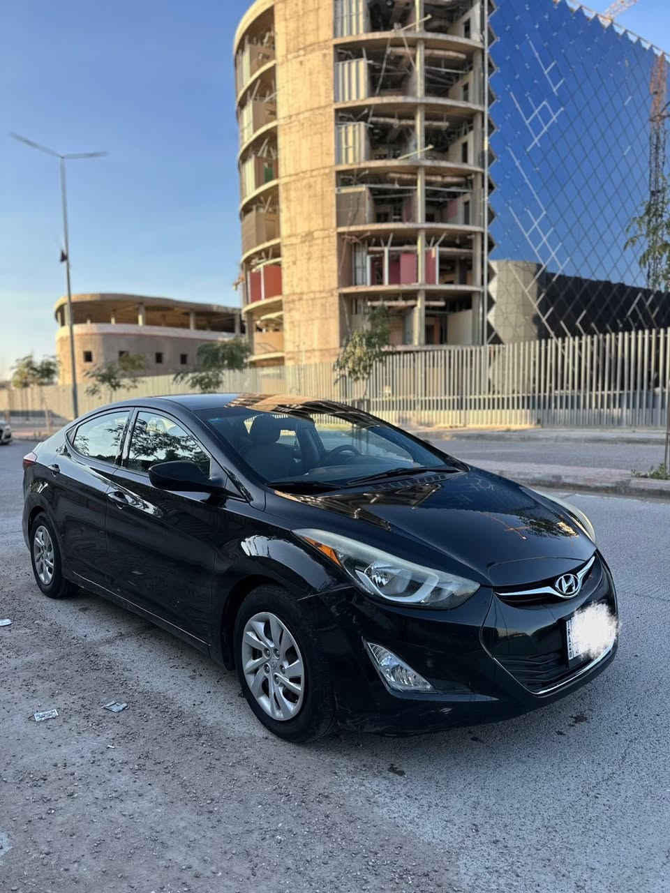 السلام عليكم 
النترا وارد امريكي موديل ٢٠١٦ رقم بغداد ماشيه ٥٠ الف استخدام منزلي السيارة كلش نظيفه كير ومحرك مكفولات بانزين محسن ودهن افضل نوعيه بالنسبة لحادثها جاملغ خلفي معدل ع البارد ومكحل وموجوده صورتها سعرها ١٢٣ ورقه 
مكان السيارة بغداد / الحرية
للاستفسار التواصل على الرقم ***********
