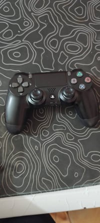 للبيع: جهاز PS4 مهكر إصدار 12.50 واحد تيره  - الجهاز نظيف جدًا ومفتوح،...