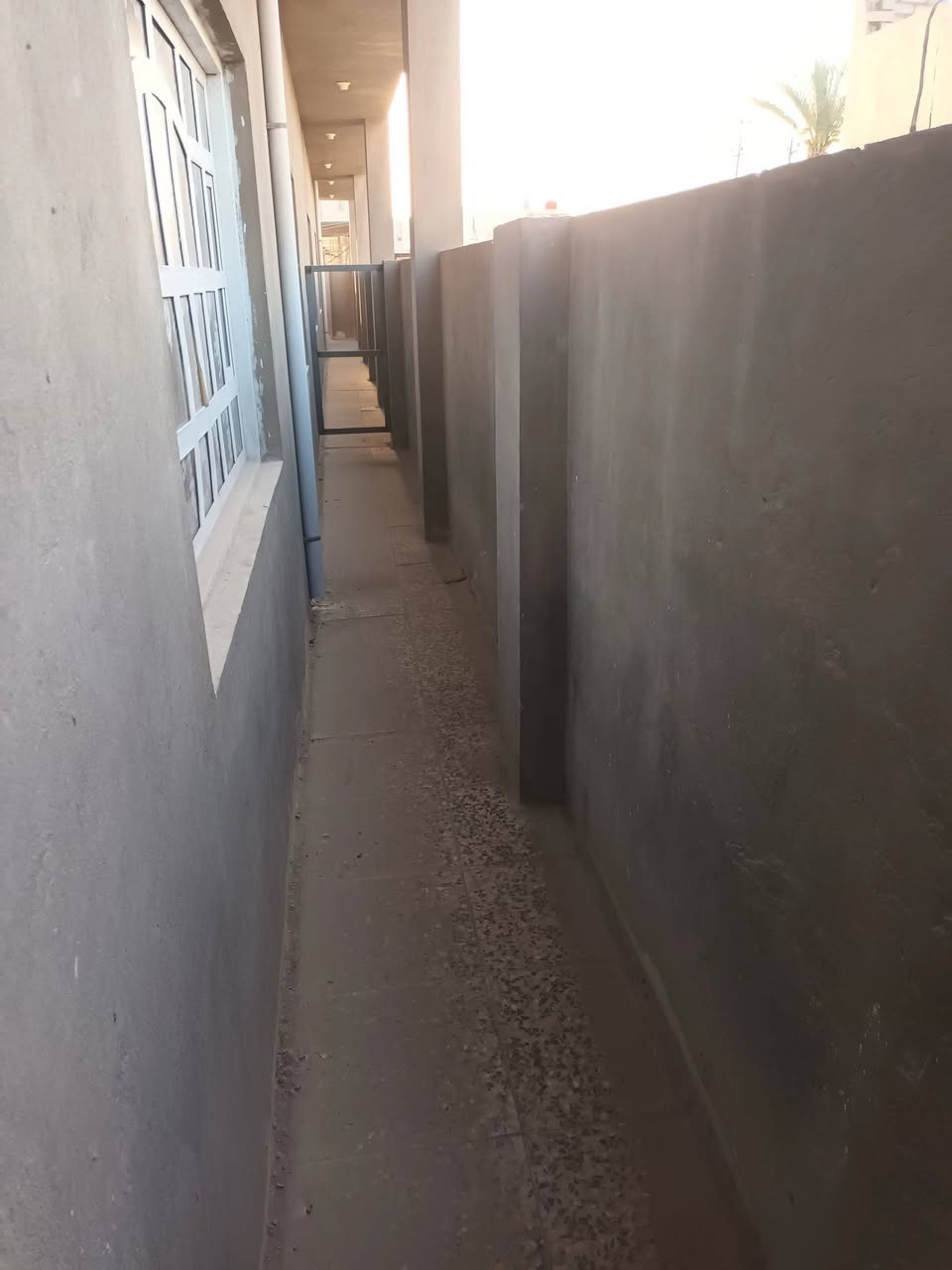 شقة للايجار طابق اول .. المساحة (٨٥)م ، تحتوي على غرفة وصالة ومطبخ وحمام ومنور خارجي ، المكان المعلمين قرب ثانوية القادة للبنين، المبلغ (٤٠٠) الف ، وبيه مجال.
الاتصال على الرقم *********** وبيه واتس اب
