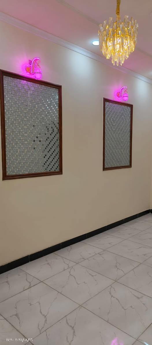 للبيع مشتمل ٦٥ متر طابو صرف
حي القاهرة بظهر خزان المياه شارع تبليط 
يحتوي الطابق الأرضي على طرمة كبيرة+صالة+مطبخ+ خدمات+ غرفة نوم 
والطابق الثاني يحتوي على غرفتين نوم+ خدمات 
للاستفسار اكثر يرجى مراجعة مكتب الزبيدي الهندسي او الاتصال على:
📞***********
