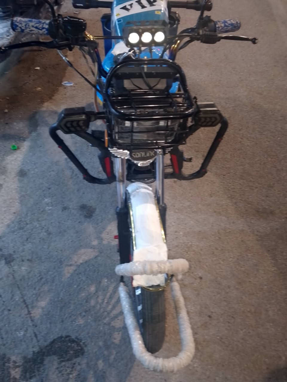 للبيع سونلك محرك ميتين ضاغطة وزنجيل سيبي اف موديل 25استعمال شهرين السعر 900بي مجال العنوان الرمادي الصوفية رقم هاتف ***********واتساب بي
