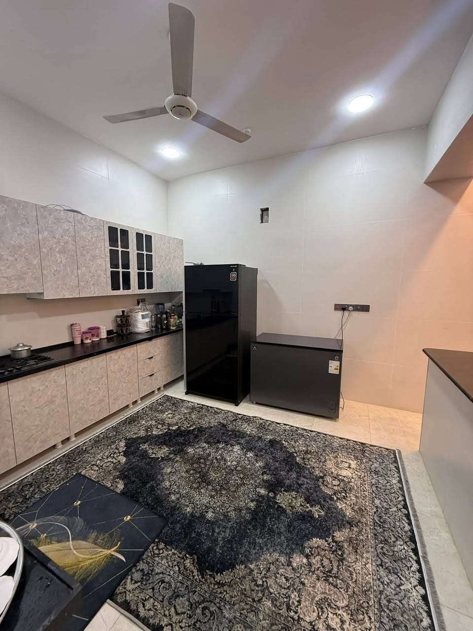 🏘️/ دار للبيع المساحة 200 م طابو صرف 

             الواجهة 11.10م / النزال 18 م 

🧱/ بناء حديث درجة اولى سنة 2025 ( نقص محجر الدرج فقط ) 

الطابق الاول / مطبخ . هول . صالة . غرفتين نوم . مجمع صحيات . گراج . صحيات خارجية 

الطابق الثاني / غرفتين نوم . هول . مجمع صحيات 

🌏الموقع / حلة حي الضباط الاولى قرب مدرسة الحلة الابتدائية للبنات قرب اسواق واثق
  ( عرض الشارع 15 متر قريب جداً من طريق حلة_ كربلاء )
⭕نستقبل جميع عروضكم السكنية والتجارية والزراعية
#لمعرفة_السعر مراسلة الصفحة أو مراجعة مكتب⬇️
#بشار_للعقار_والمقاولات بداية شارع الحسينية من جهة شارع 60
***********
***********
